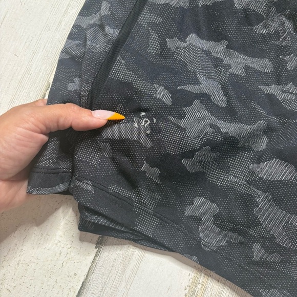 Lululemon Men's Pace Breaker Shorts Size Small - Picture 3 of 7